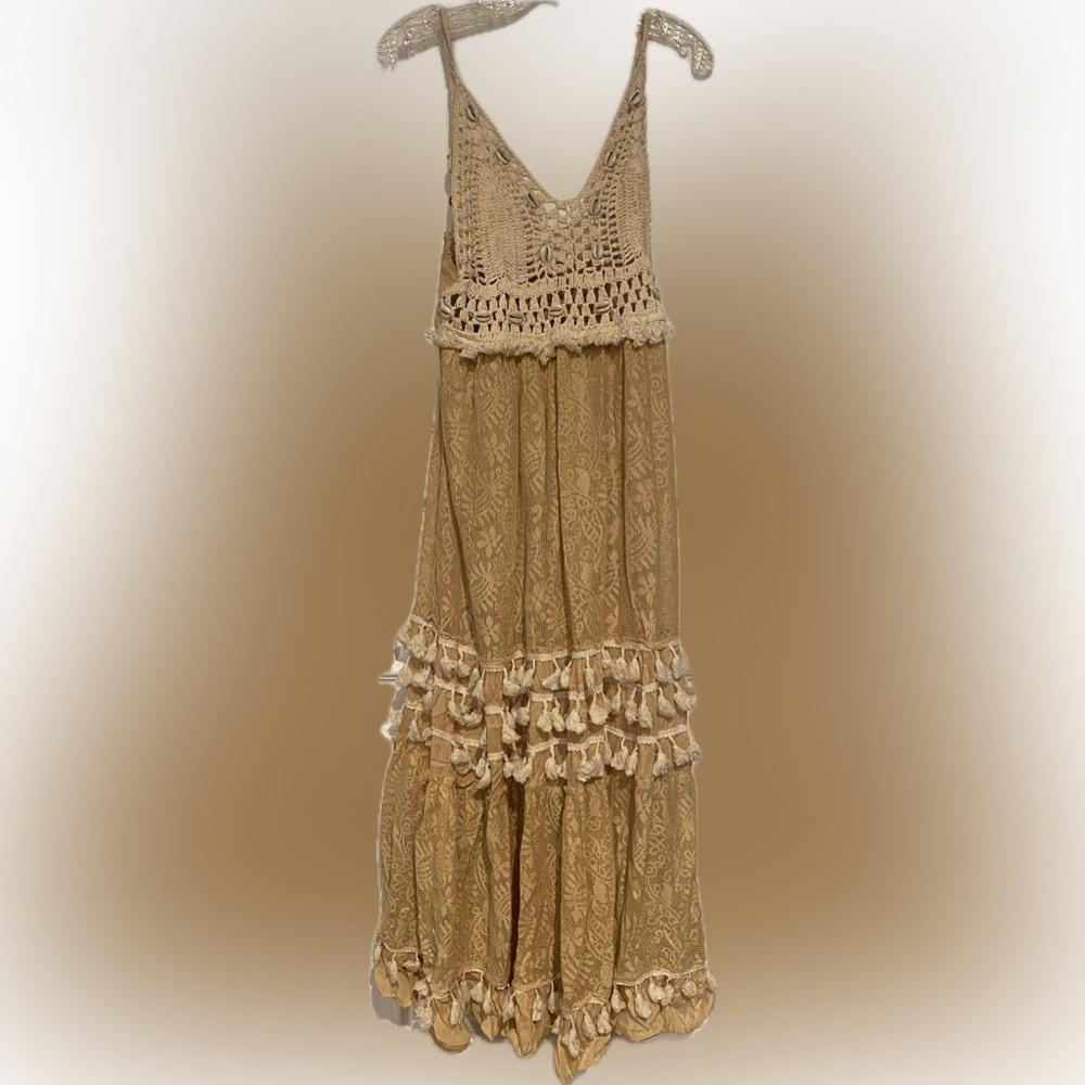 Chic Crochet Lace Maxi Dress in Tan